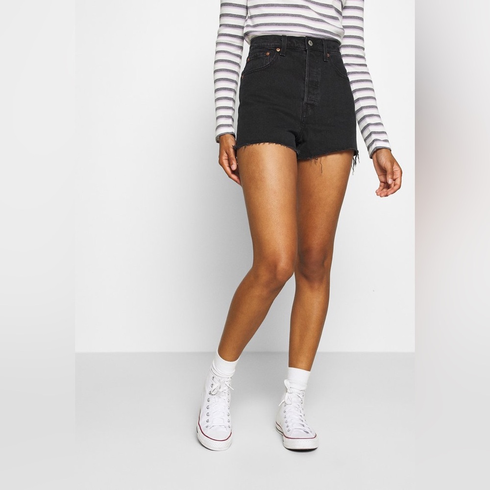 Levi's Premium Ribcage Shorts in Black | Size 32